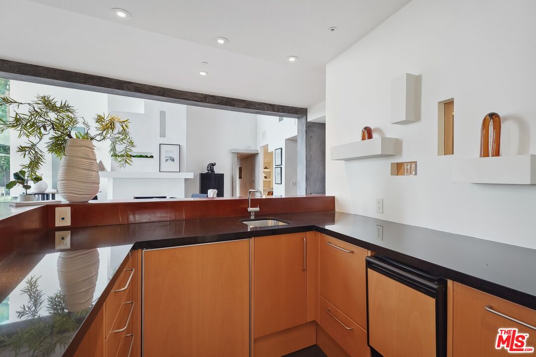 2238 Stradella Road Los Angeles, CA 90077 - Photo 10 of 75