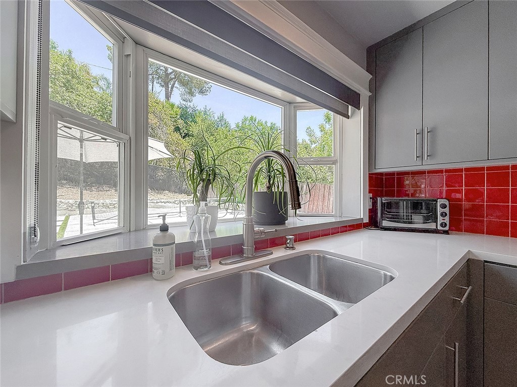 5856 Greenview Road Calabasas, CA 91302 - Photo 16 of 55