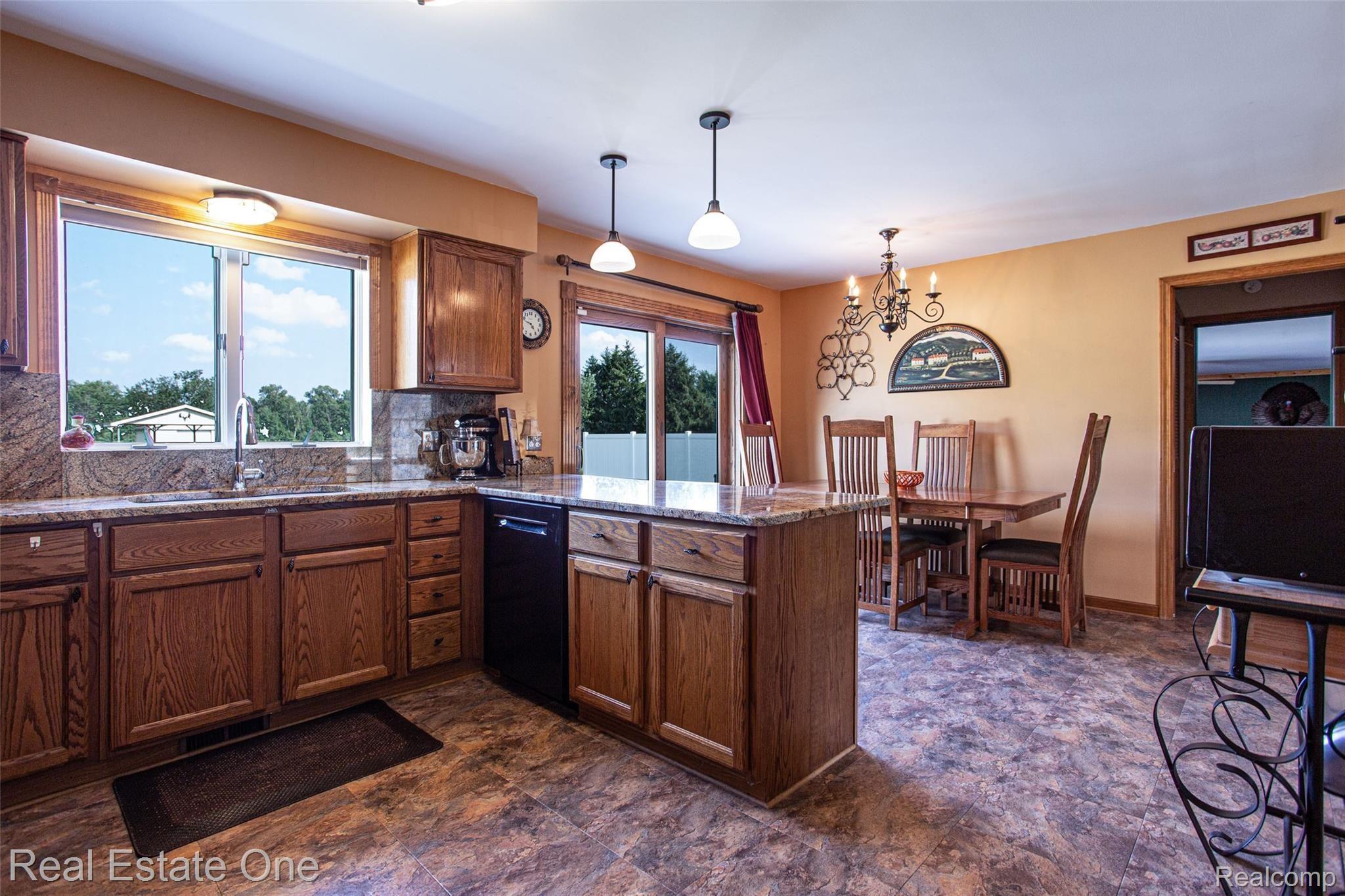 22695 Otter Road New Boston, MI 48164 - Photo 10 of 37 -11.jpg