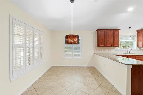 $350,000 | 915 West Palmcrest Court, Pearland, TX 77584