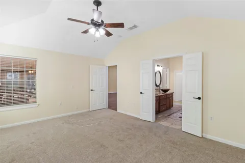 $350,000 | 915 West Palmcrest Court, Pearland, TX 77584