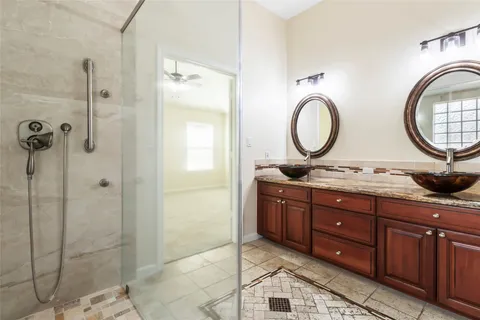 $350,000 | 915 West Palmcrest Court, Pearland, TX 77584