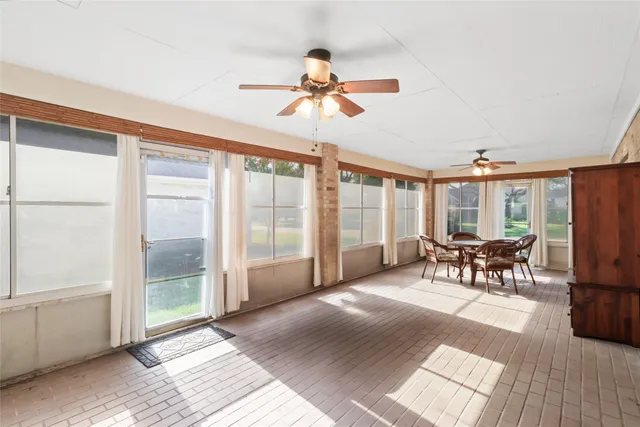 $350,000 | 915 West Palmcrest Court, Pearland, TX 77584