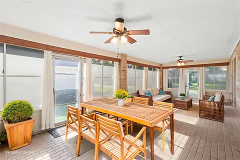 $350,000 | 915 West Palmcrest Court, Pearland, TX 77584