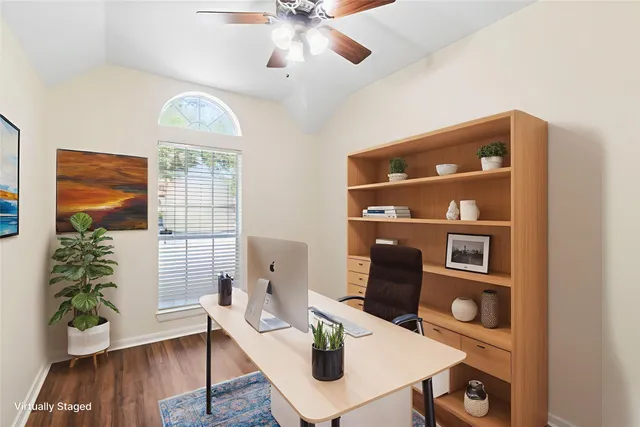 $350,000 | 915 West Palmcrest Court, Pearland, TX 77584