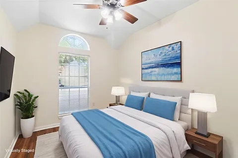 $350,000 | 915 West Palmcrest Court, Pearland, TX 77584