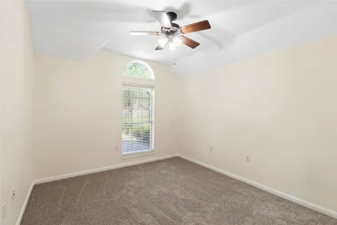 $350,000 | 915 West Palmcrest Court, Pearland, TX 77584