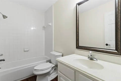 $350,000 | 915 West Palmcrest Court, Pearland, TX 77584