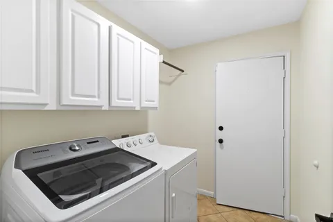 $350,000 | 915 West Palmcrest Court, Pearland, TX 77584