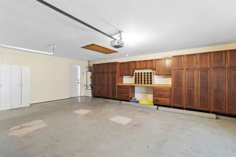 $350,000 | 915 West Palmcrest Court, Pearland, TX 77584