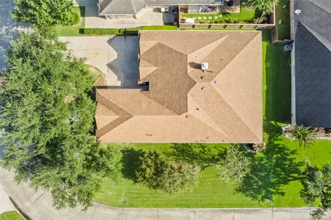 $350,000 | 915 West Palmcrest Court, Pearland, TX 77584