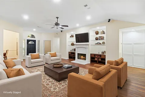 $350,000 | 915 West Palmcrest Court, Pearland, TX 77584