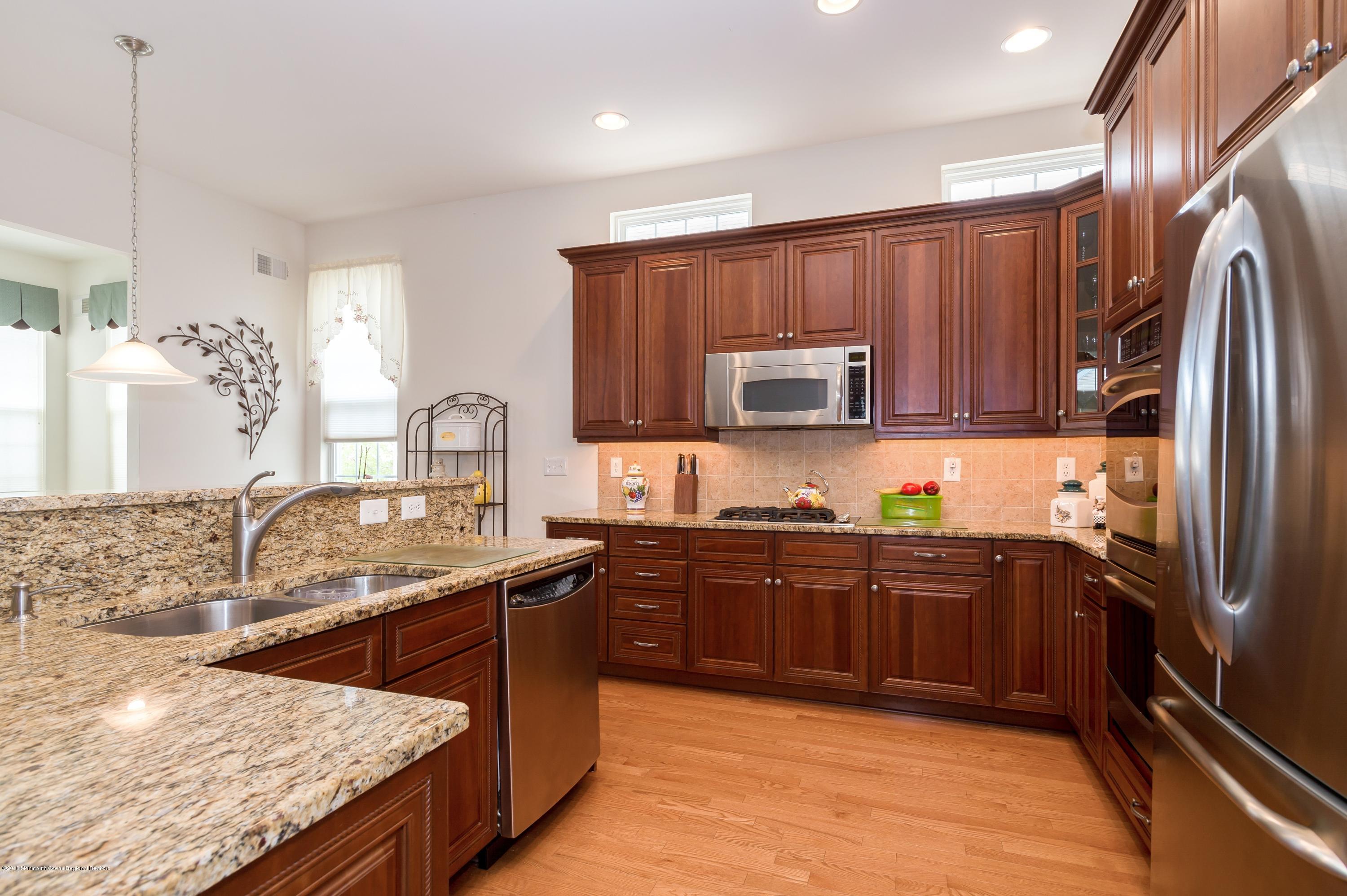 39 Kings Mill Road Monroe Township, NJ 08831 - Photo 3 of 26 Spectacular Bayhill Kitchen
