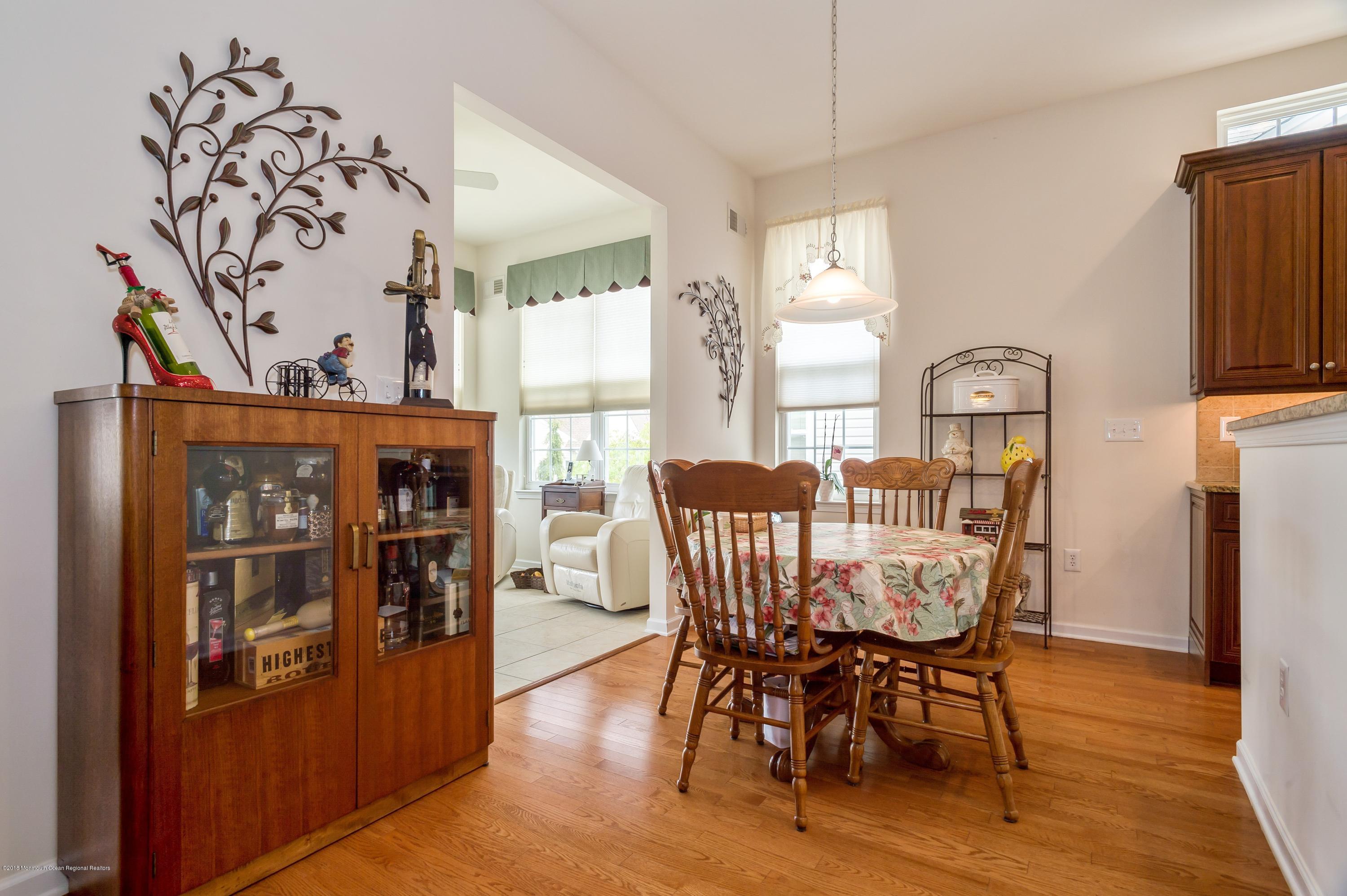 39 Kings Mill Road Monroe Township, NJ 08831 - Photo 4 of 26 Eating Area in Kitchen