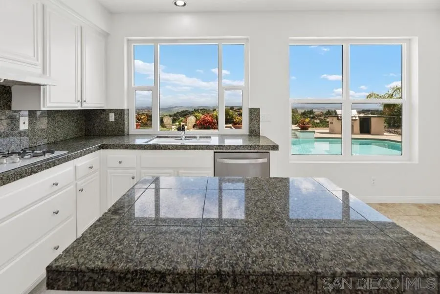 16998 Obsidian Drive Ramona, CA 92065 - Photo 14 of 58