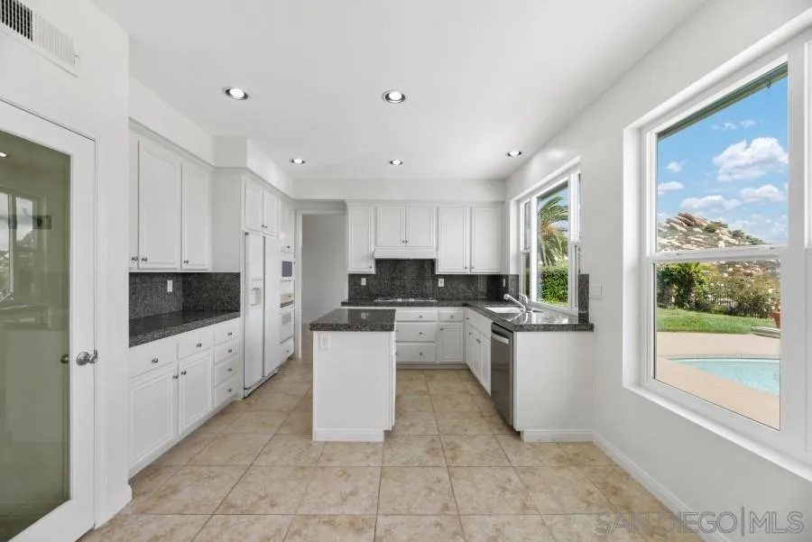 16998 Obsidian Drive Ramona, CA 92065 - Photo 16 of 58