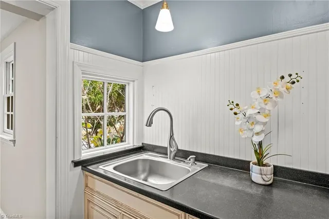 $225,000 | 421 Gatewood Avenue, High Point, NC 27262