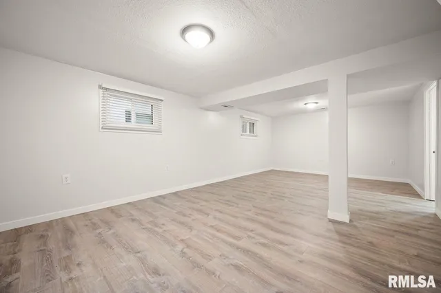 $2,200 | 6822 North Kimberly Drive, Peoria, IL 61614