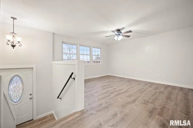 $2,200 | 6822 North Kimberly Drive, Peoria, IL 61614