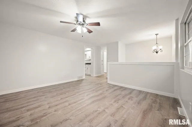 $2,200 | 6822 North Kimberly Drive, Peoria, IL 61614