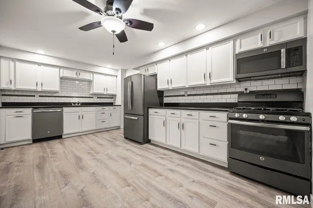 $2,200 | 6822 North Kimberly Drive, Peoria, IL 61614