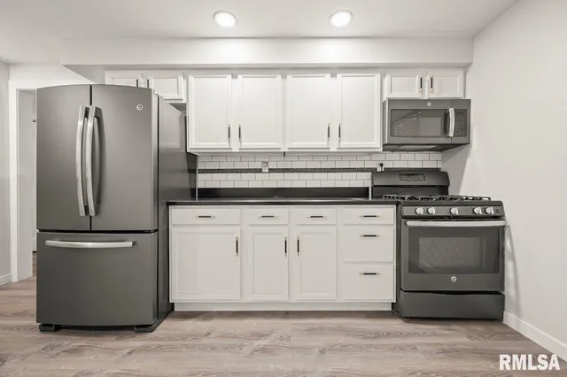 $2,200 | 6822 North Kimberly Drive, Peoria, IL 61614