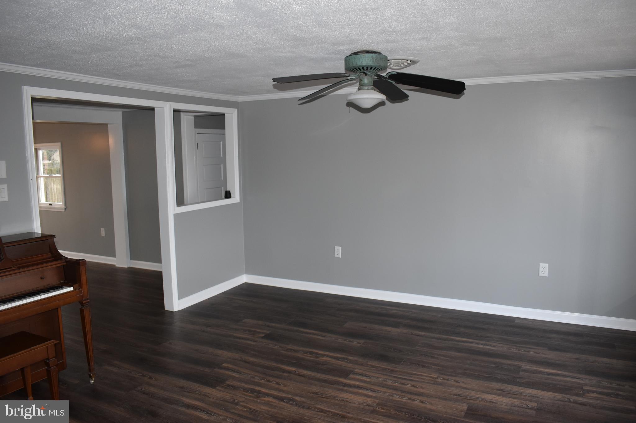 6181 Bethlehem Road Preston, MD 21655 - Photo 11 of 35 LIVING ROOM - LOOKING TOWARDS DINING AREA