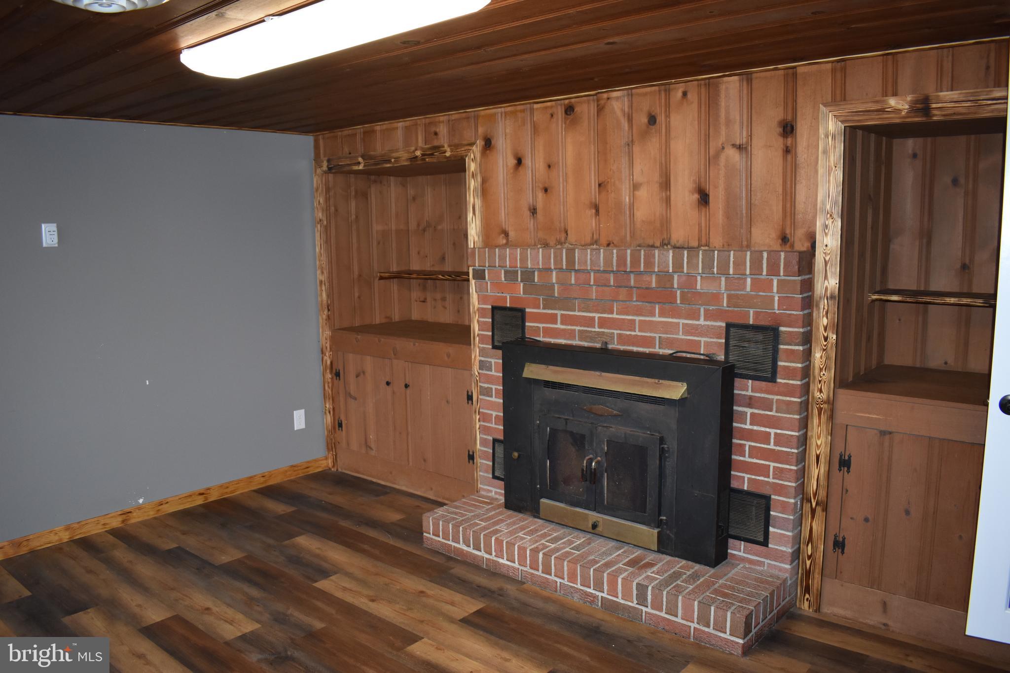 6181 Bethlehem Road Preston, MD 21655 - Photo 21 of 35 Den Wood Burning Fireplace