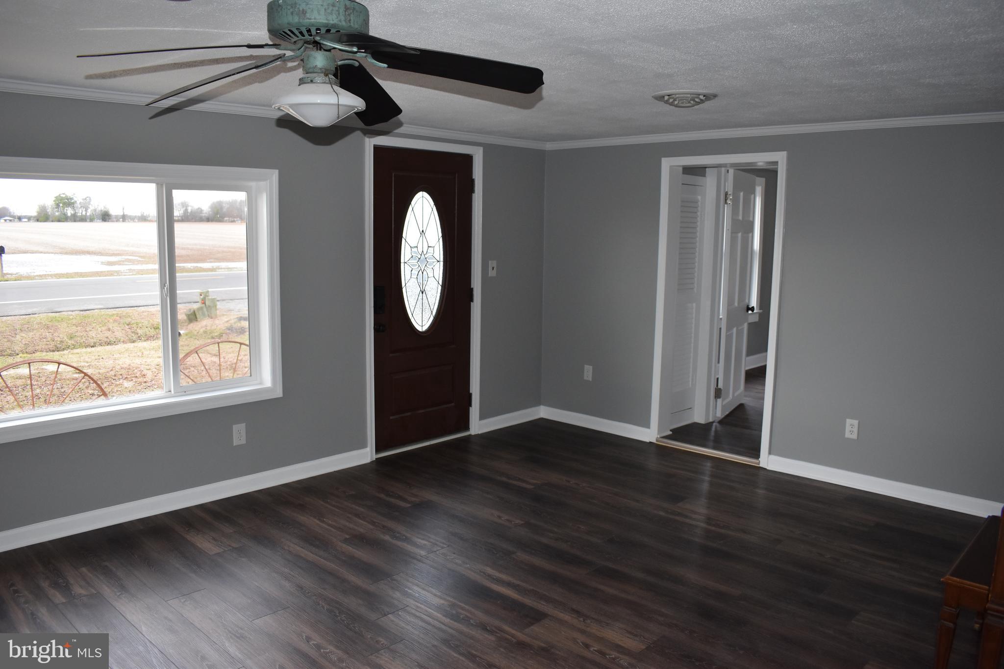 6181 Bethlehem Road Preston, MD 21655 - Photo 10 of 35 LIVING ROOM - LOOKING TOWARDS ENTRY DOOR