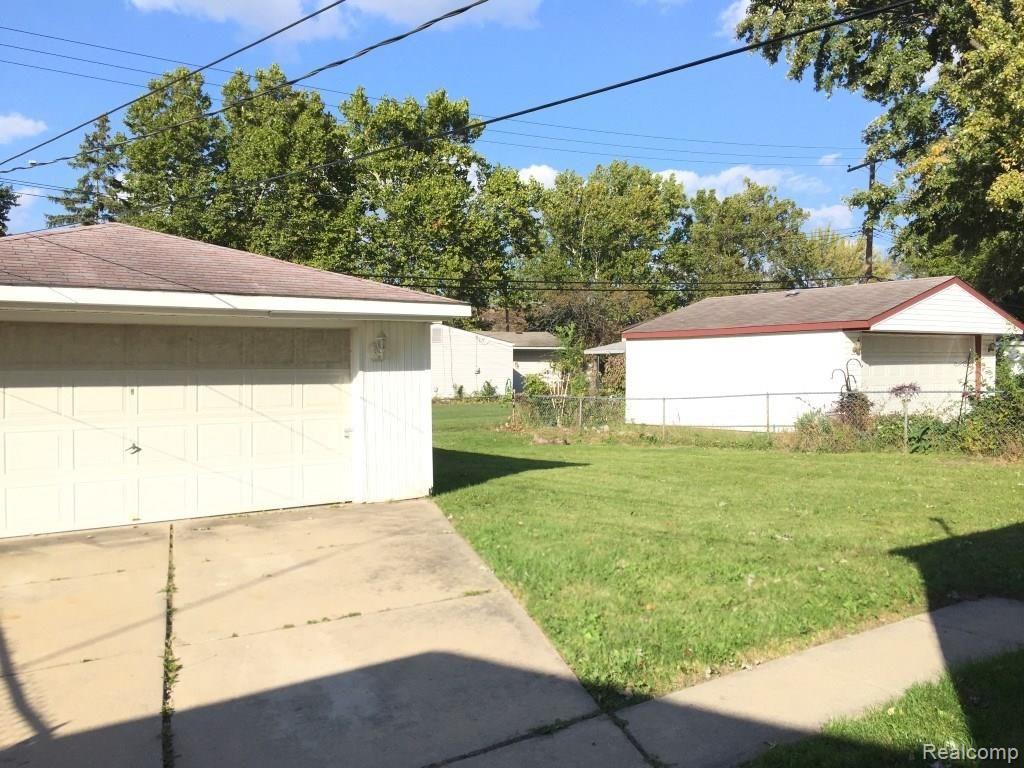 29670 Judith Street Inkster, MI 48141 - Photo 11 of 18 GARAGE-YARD.jpg