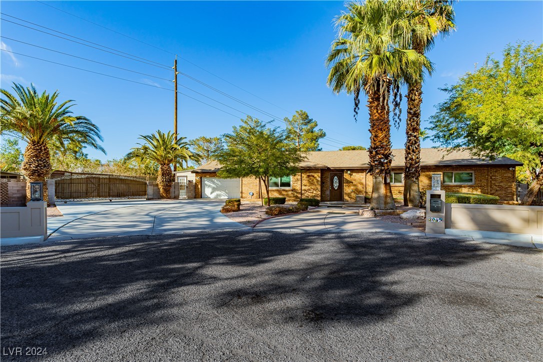 3045 South Lindell Road Las Vegas, NV 89146 - Photo 3 of 48 Gallery Image 3