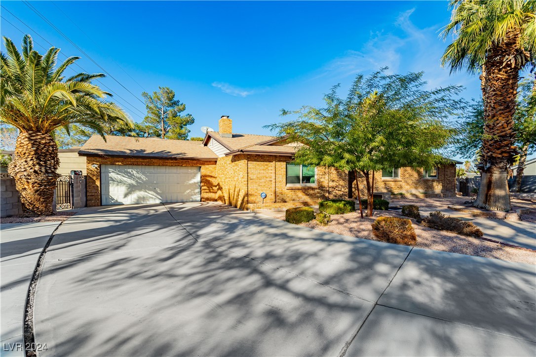 3045 South Lindell Road Las Vegas, NV 89146 - Photo 4 of 48 Gallery Image 4