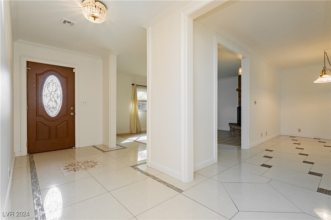 3045 South Lindell Road Las Vegas, NV 89146 - Photo 6 of 48 Gallery Image 6