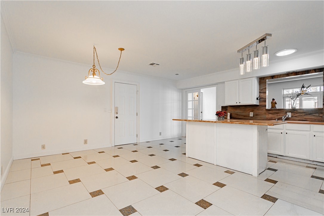 3045 South Lindell Road Las Vegas, NV 89146 - Photo 9 of 48 Gallery Image 9