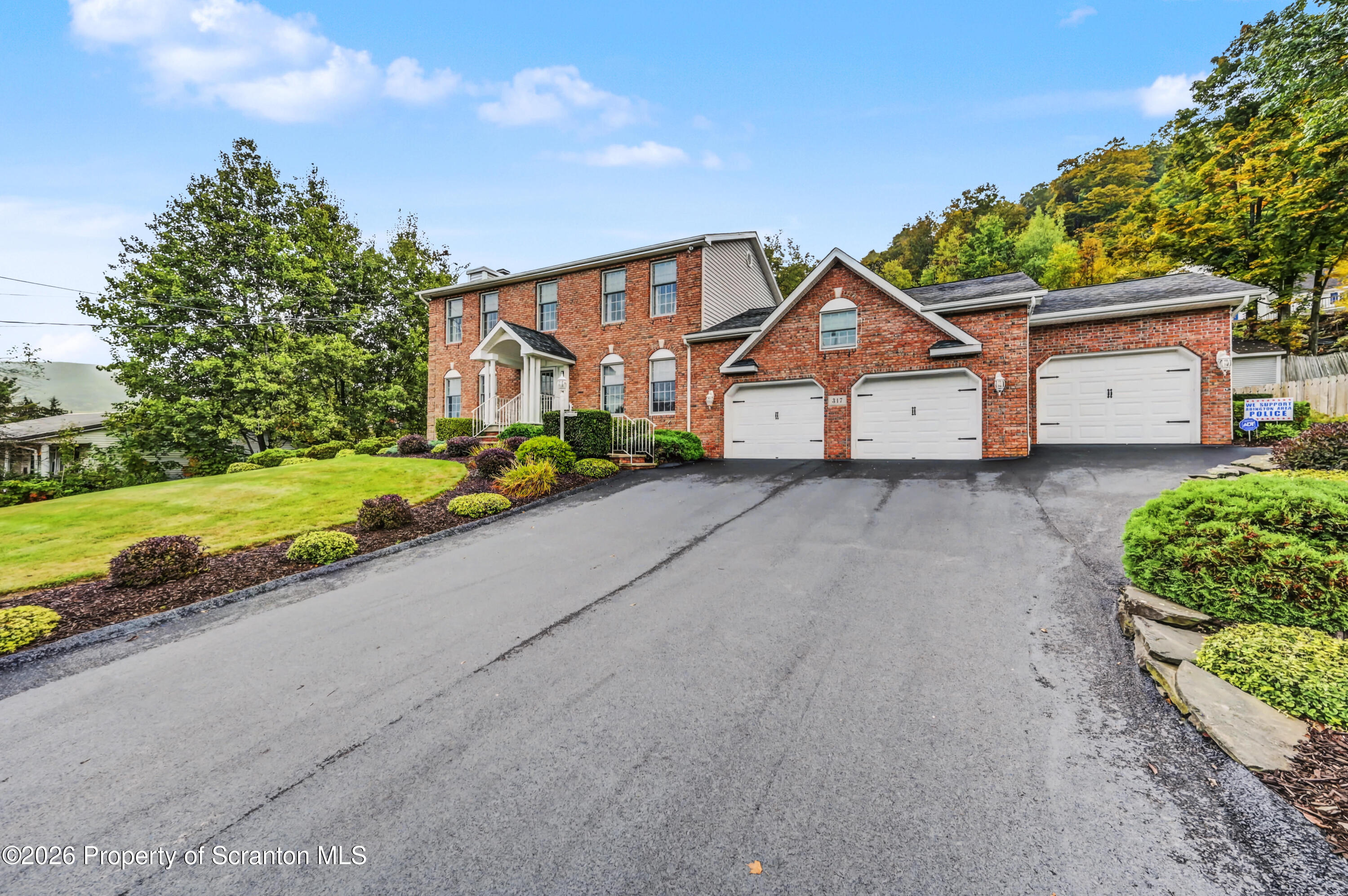 317 Bailey Street Clarks Summit, PA 18411 - Photo 3 of 95 317 Bailey St 02