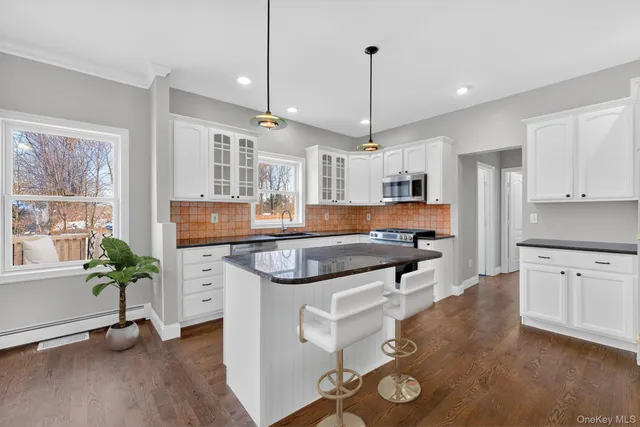 $700,000 | 27 King Drive, Poughkeepsie, NY 12603