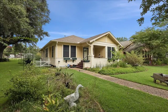 $189,900 | 606 West Cherry Avenue, Orange, TX 77630