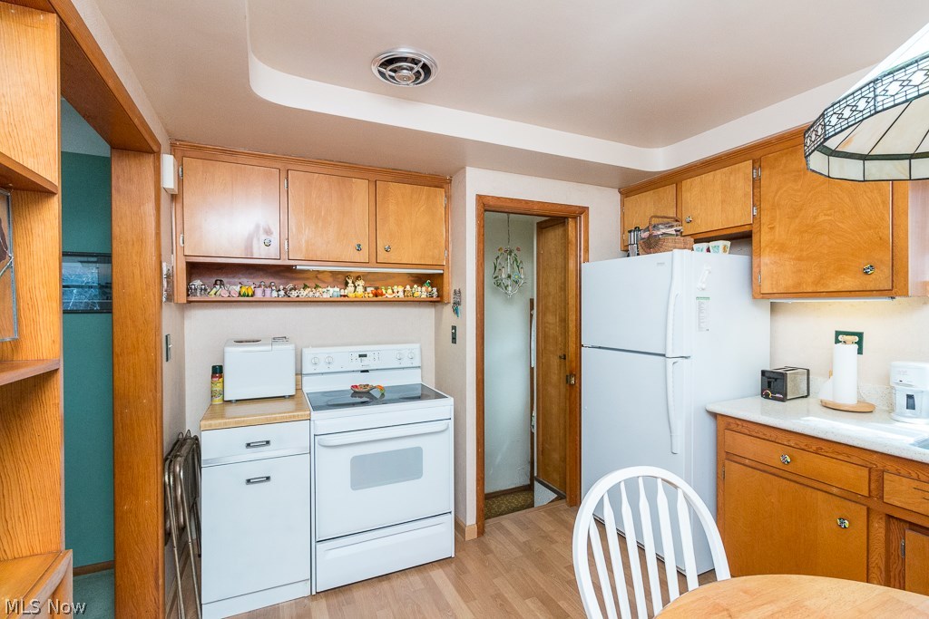 1654 Maple Road Cleveland Heights, OH 44121 - Photo 8 of 25