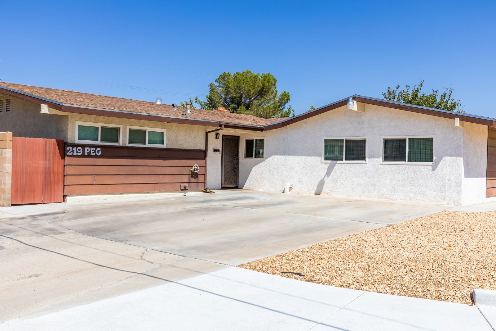 219 Peg Street Ridgecrest, CA 93555 - Photo 2 of 35
