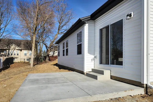 $450,000 | 2503 Treeline Drive, Bloomington, IL 61704