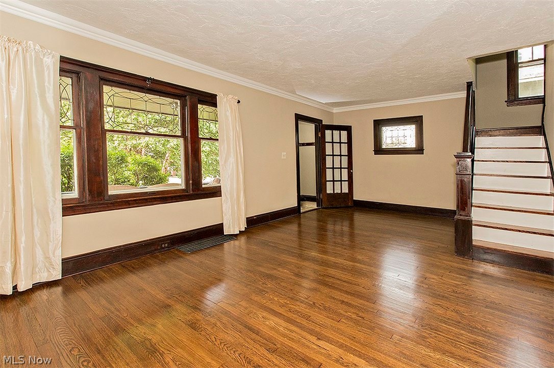 3253 Bradford Road Cleveland, OH 44118 - Photo 7 of 34