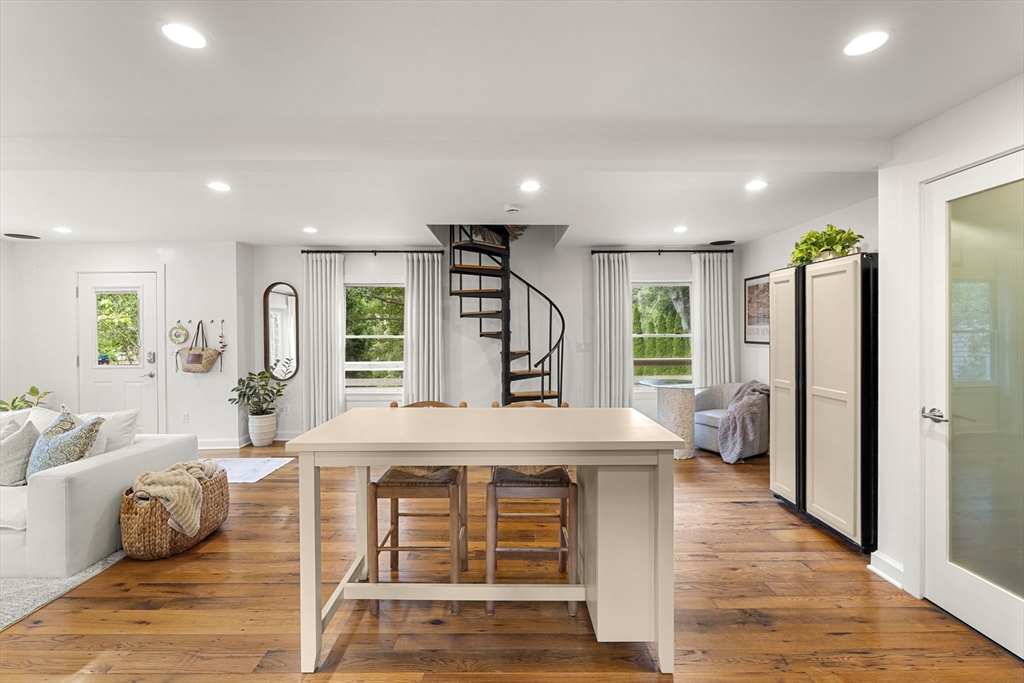 42 Englewood Road Gloucester, MA 01930 - Photo 11 of 40 Gallery Image 11