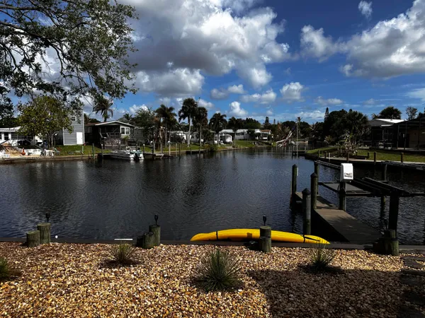 $369,900 | 121 Southeast Paradise Place, Stuart, FL 34997