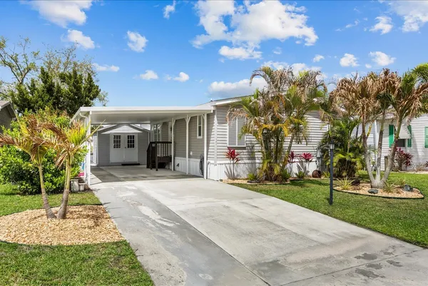 $369,900 | 121 Southeast Paradise Place, Stuart, FL 34997