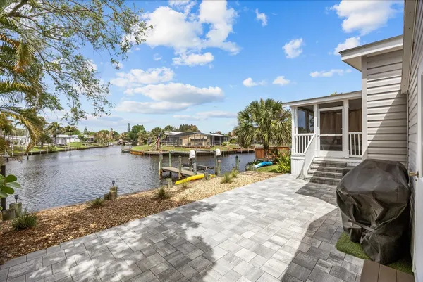 $369,900 | 121 Southeast Paradise Place, Stuart, FL 34997