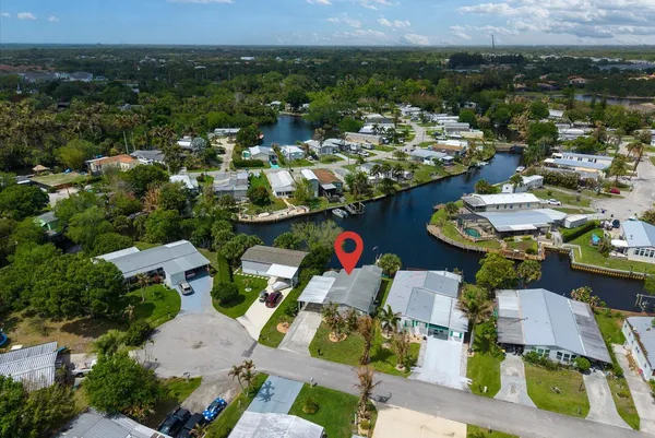 $369,900 | 121 Southeast Paradise Place, Stuart, FL 34997