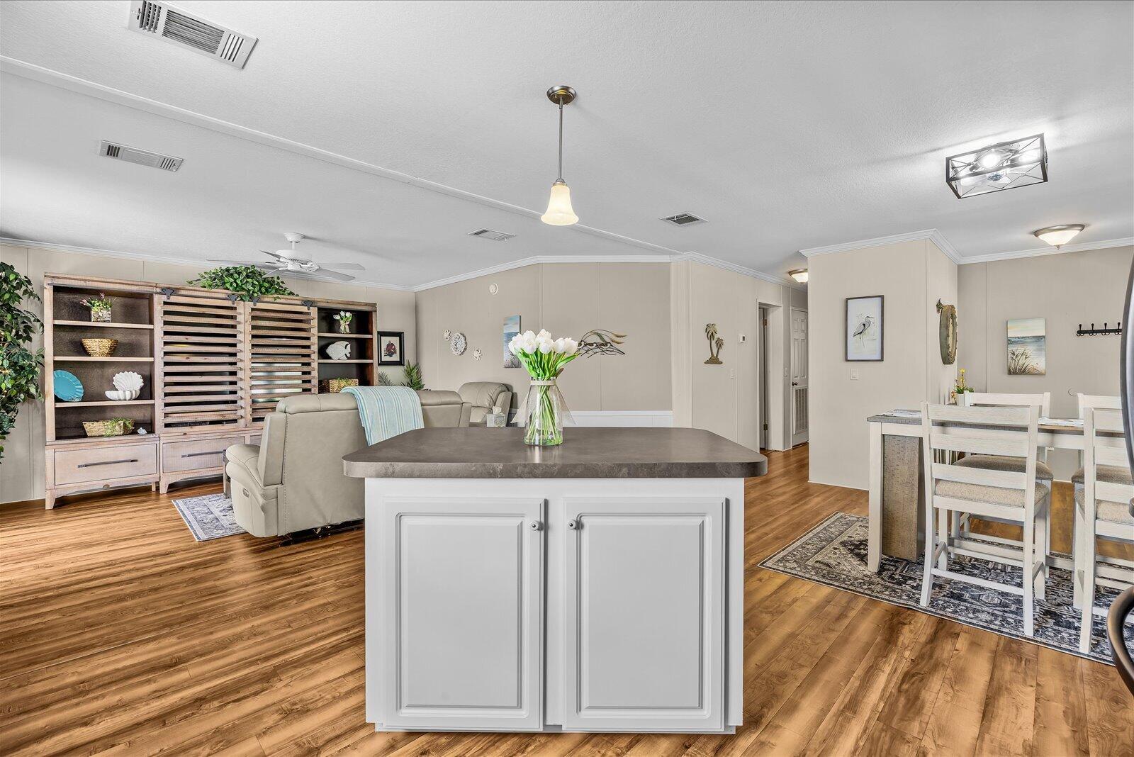 121 Southeast Paradise Place Stuart, FL 34997 - Photo 7 of 33 11-par in-18