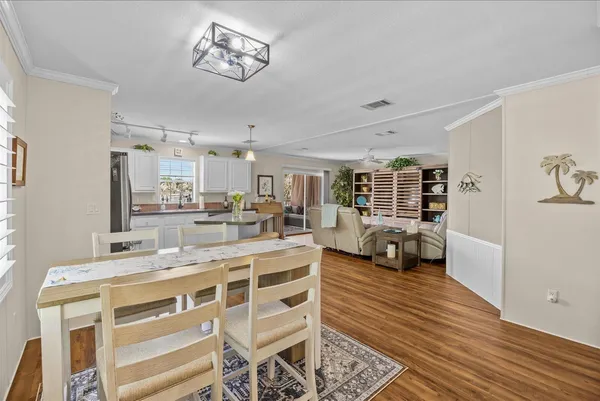 $369,900 | 121 Southeast Paradise Place, Stuart, FL 34997