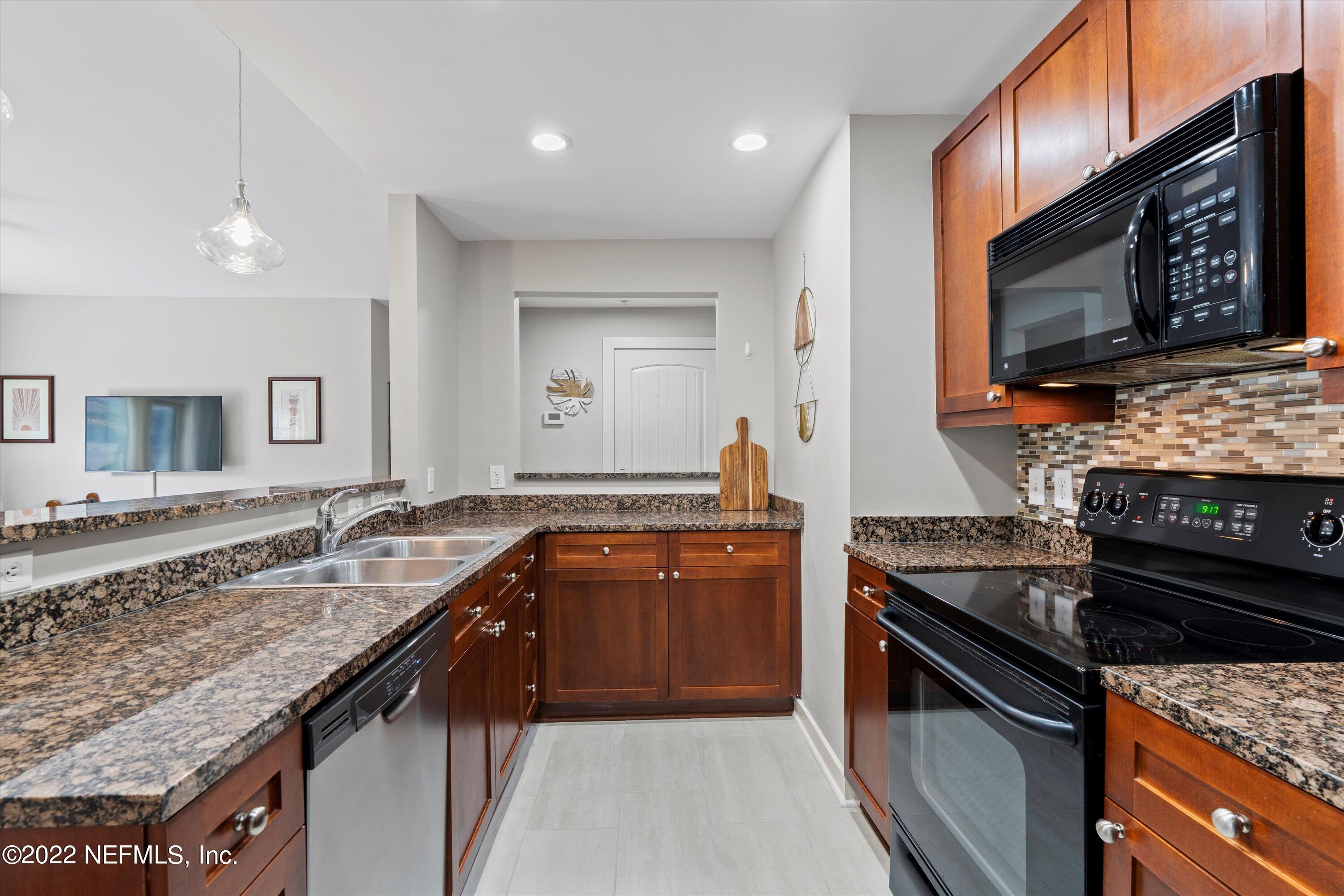 955 Registry Boulevard St. Augustine, FL 32092 - Photo 7 of 44 Kitchen