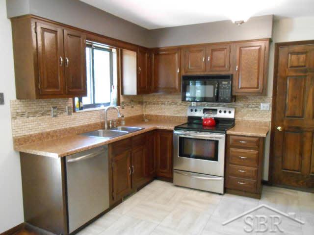 1455 South Miller Road Saginaw, MI 48609 - Photo 5 of 19 20359333-4.JPG